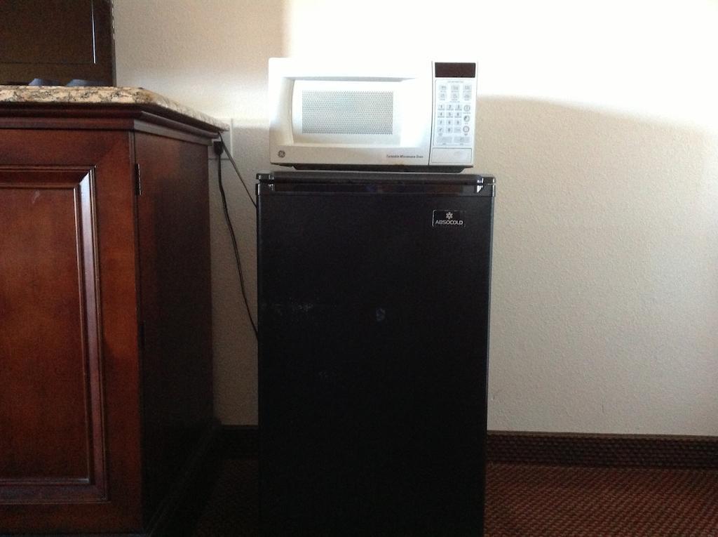 Heritage Inn Grand Prairie Room photo